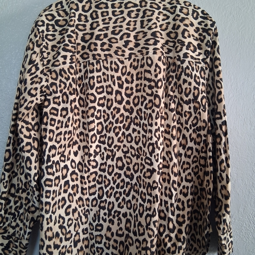 Chico's NWT No Iron Stretch Classic Animal Leopard Button Down Camel 4/20 - Picture 7 of 7
